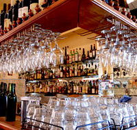 Don Dinnos - Accommodation VIC