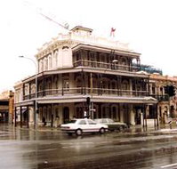 Botanic Bar - Accommodation VIC