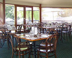 Oakbank Hotel - Accommodation VIC 1