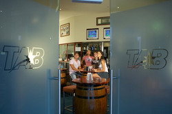 Gilhooleys Irish Pub & Restaurant - Albert Street - Accommodation VIC 3