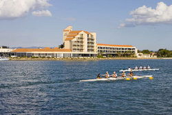 Lakes Resort Hotel - Accommodation VIC 3