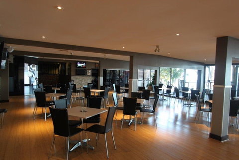 The Beachcomber Hotel - Accommodation VIC 3