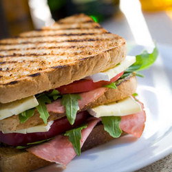 Royal Hotel Sunbury - Accommodation VIC 1