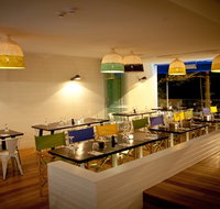 Deck Bar and Dining - Accommodation VIC