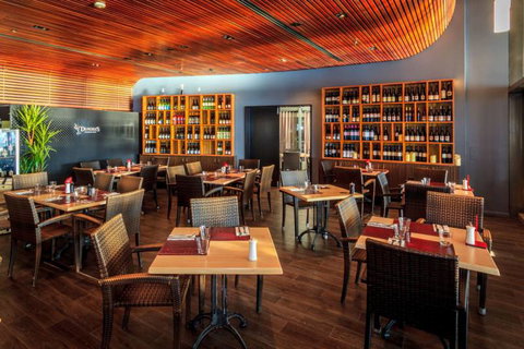 Dundee’s Restaurant On The Waterfront - Accommodation VIC 2