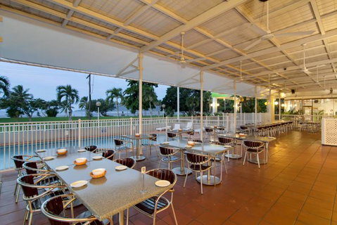 Charlie’s Seafood Buffet - Accommodation VIC 2