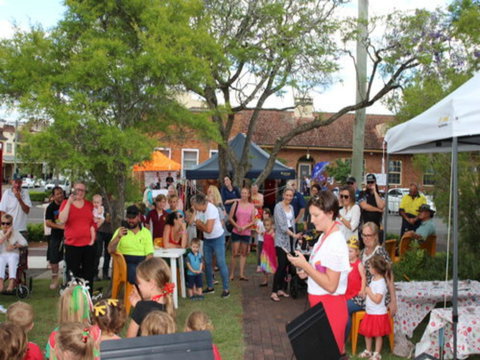 Dowling Street Christmas Party - Accommodation VIC 2