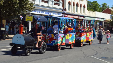 Corowa Rotary Federation Festival Parade - Accommodation VIC 1