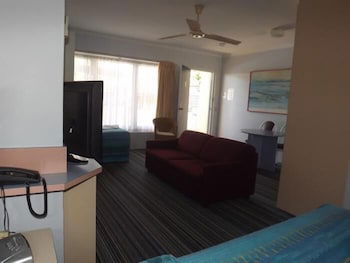 Golden Sands Motor Inn Forster - Accommodation VIC 5