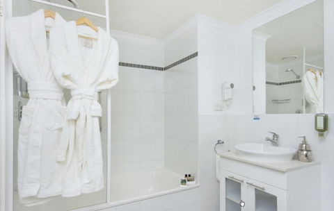 Pacific Suites Canberra - Accommodation VIC 6