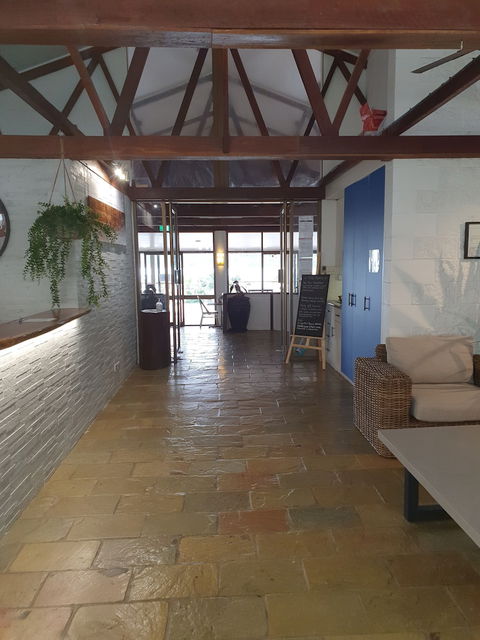 Colonial Palms Motor Inn - Accommodation VIC 4