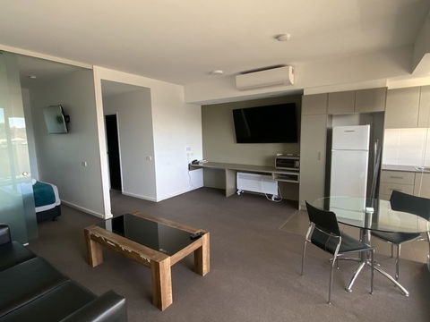 Honeysuckle Executive Apartments - Accommodation VIC 4