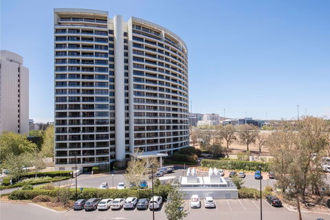 BreakFree Capital Tower - Accommodation VIC 2