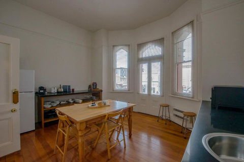 Roxburgh House Apartments - Accommodation VIC 5