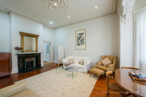 Roxburgh House Apartments - Accommodation VIC 3