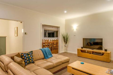 City Lights - Accommodation VIC 4
