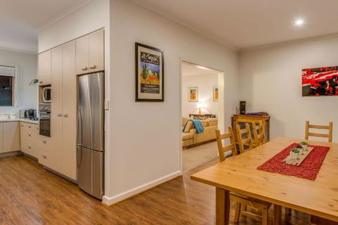 City Lights - Accommodation VIC 6