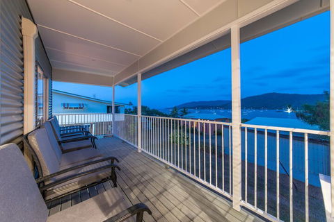 Norm's Beach House - Accommodation VIC 2