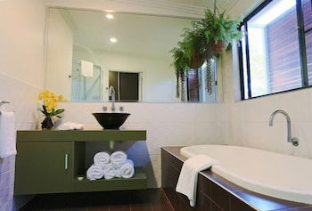 Hilltop Views - Accommodation VIC 5