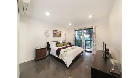 Hilltop Views - Accommodation VIC 6