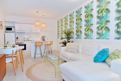 Retro Port Douglas - Accommodation VIC 2