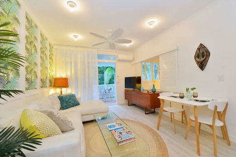 Retro Port Douglas - Accommodation VIC 1