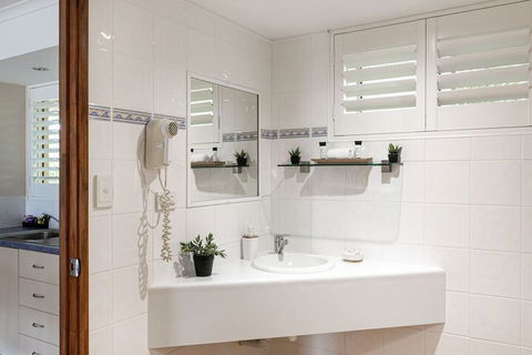Sunlit Waters Studio Apartments - Accommodation VIC 7