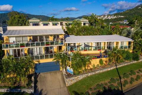 Sunlit Waters Studio Apartments - Accommodation VIC 1