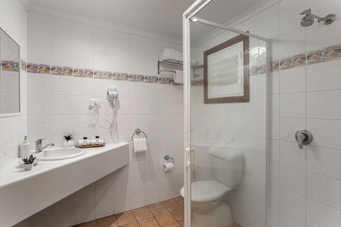 Sunlit Waters Studio Apartments - Accommodation VIC 6
