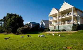 Lakeside Suites 3 - Accommodation VIC 4
