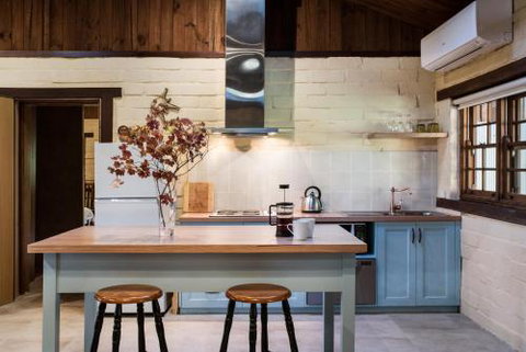 Italian Hill Garden Villa - Accommodation VIC 3