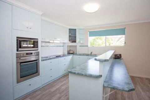 City Beach Holiday House - Accommodation VIC 3