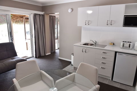 Dutchies Motel Nelson Bay - Accommodation VIC 4