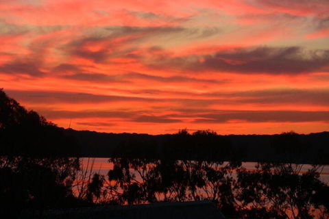 A Lakehouse Escape - Accommodation VIC 5