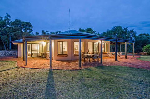 Yallingup Pet Friendly Bush Retreat - Accommodation VIC 6