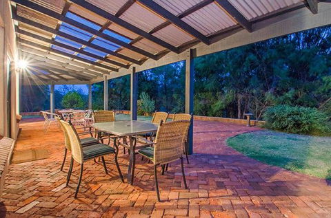 Yallingup Pet Friendly Bush Retreat - Accommodation VIC 2