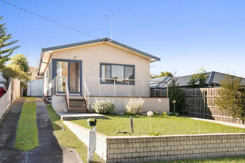 The Bud House - Accommodation VIC 2