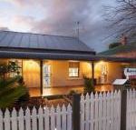 Rawsons Retreat Five Bedroom Home Walk CBD Includes Breakfast - Accommodation VIC