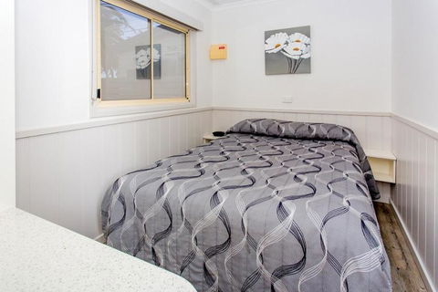 Paradise Tourist Park - Accommodation VIC 3
