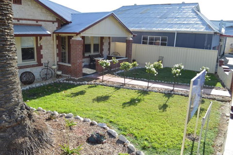 Two Cow Cottage Bed & Breakfast - Accommodation VIC 4