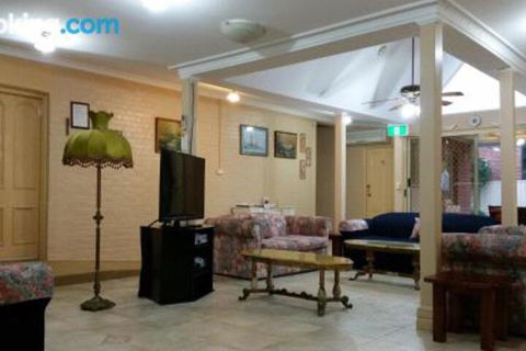 Boutique Motel Sefton House - Accommodation VIC 4