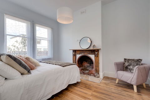 White Room Apartments - Accommodation VIC 4