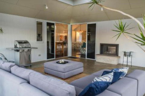 The White House At Wallcliffe Farms - Accommodation VIC 4