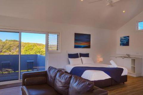 The White House At Wallcliffe Farms - Accommodation VIC 2
