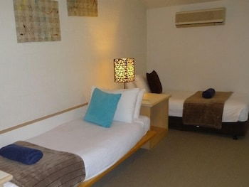 Ironbark - Deluxe Family Townhouse - Accommodation VIC 3
