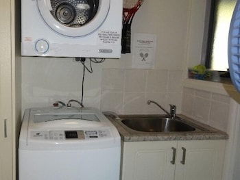 Ironbark - Deluxe Family Townhouse - Accommodation VIC 6