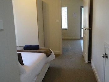Ironbark - Deluxe Family Townhouse - Accommodation VIC 4