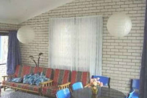 Villa Ellisa, Unit 5/10 Columbia Close - Accommodation VIC 1
