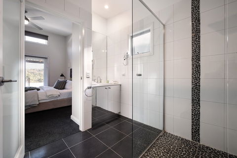 Oblique - Accommodation VIC 3