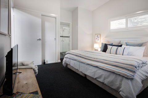 Oblique - Accommodation VIC 5